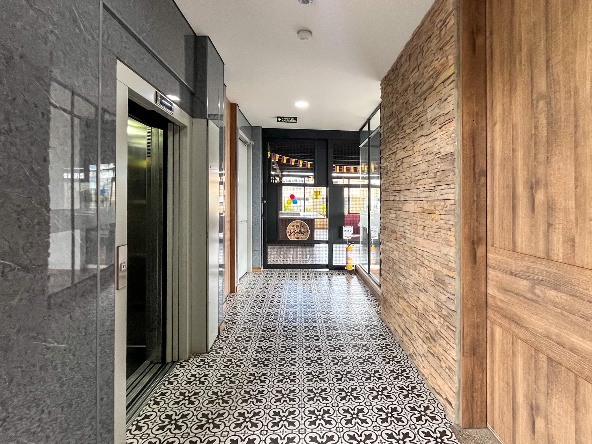 Lobby en piedra
